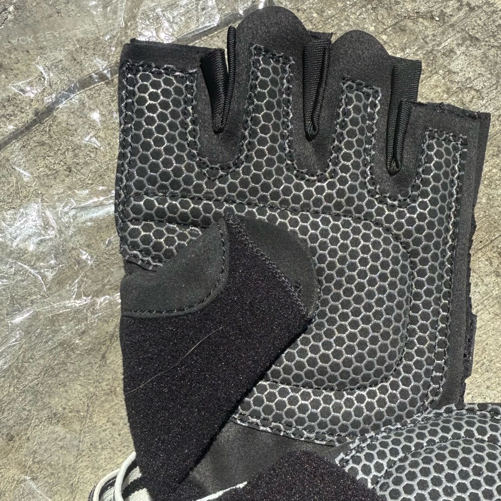 Men's Black Fingerless Workout Gloves - Unbranded